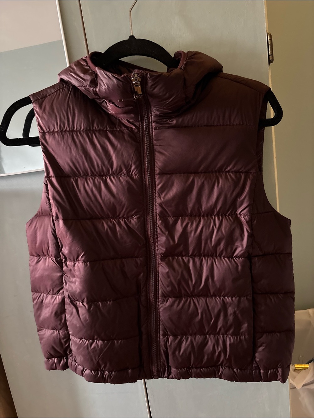 Athleta Lightweight Hooded Puffer Vest Packable